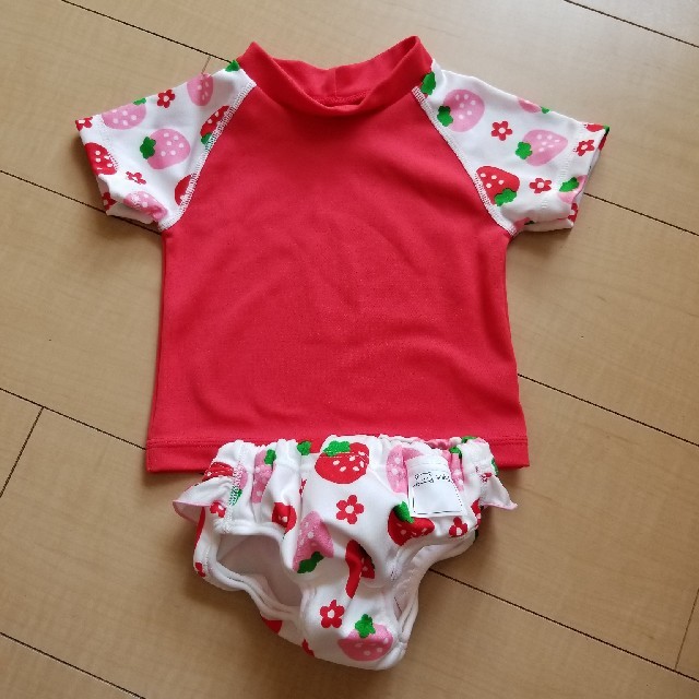 Nishiki Baby(ニシキベビー)の専用　水着 90 イチゴ柄 日本製 フリルパンツ キッズ/ベビー/マタニティのキッズ服女の子用(90cm~)(水着)の商品写真