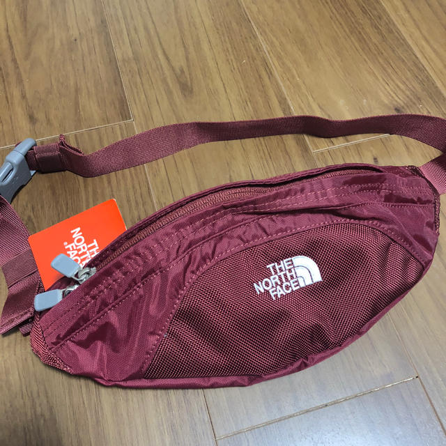 THE NORTH FACE(ザノースフェイス)のノースフェイス グラニュールレッド レディースのバッグ(ボディバッグ/ウエストポーチ)の商品写真