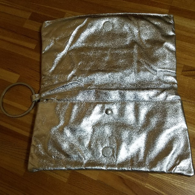 PAPILLONNER(パピヨネ)のcal シルバークラッチバック レディースのバッグ(クラッチバッグ)の商品写真