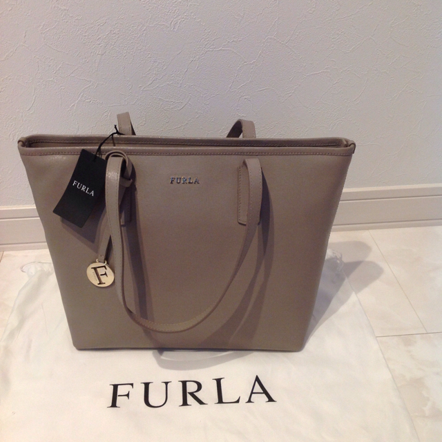 FURLA 大容量 トートバッグ 大人気色 新品