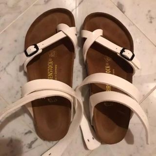 ビルケンシュトック(BIRKENSTOCK)のBIRKENSTOCK ❤︎ サンダル 白 24cm(サンダル)