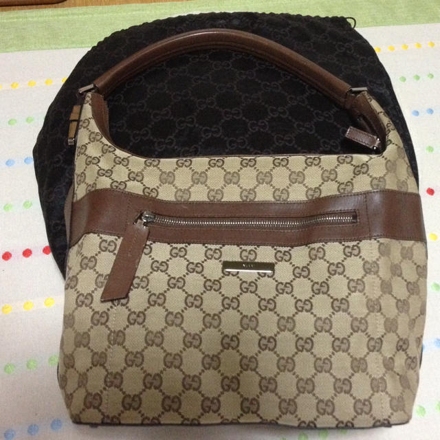 GUCCI - GUCCIショルダーバッグ GC柄