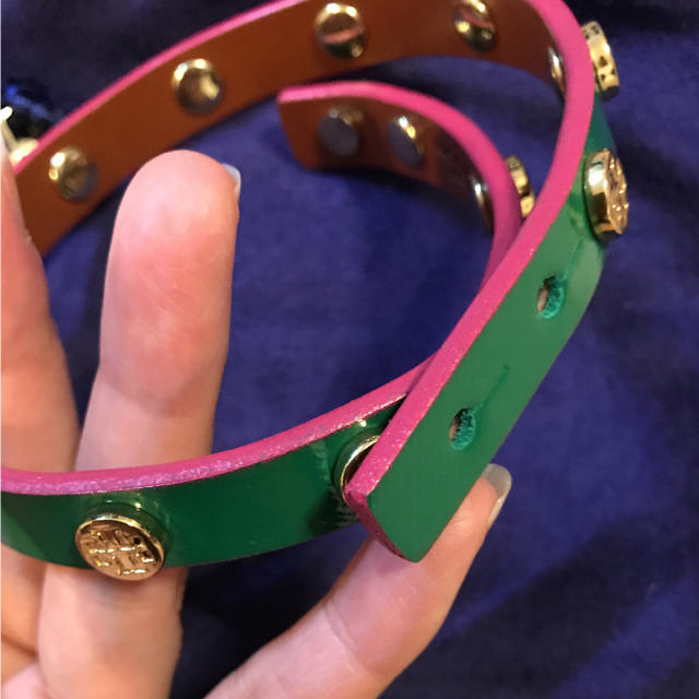 Tory Burch(トリーバーチ)の美品 トリーバーチ バングル ブレスレット グリーン レディースのアクセサリー(ブレスレット/バングル)の商品写真