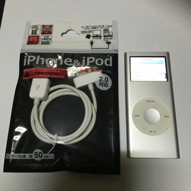 Apple(アップル)の59【送料無料】iPodnano　2世代　2GB　ケーブル付　画面線あり スマホ/家電/カメラのオーディオ機器(ポータブルプレーヤー)の商品写真