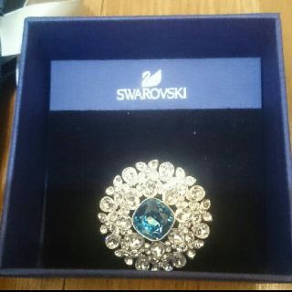 スワロフスキー(SWAROVSKI)のスワロフスキー ブローチ(ブローチ/コサージュ)