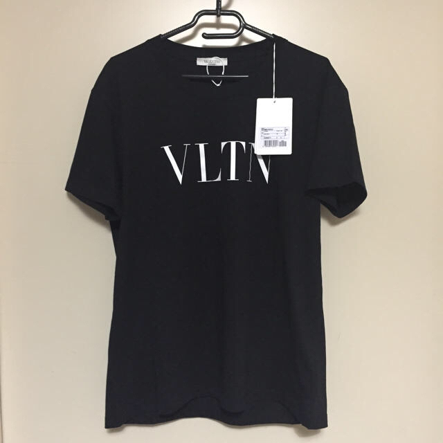 VALENTINO - 【新品未使用タグ付き】VALENTINO ロゴ Tシャツ Sサイズの ...