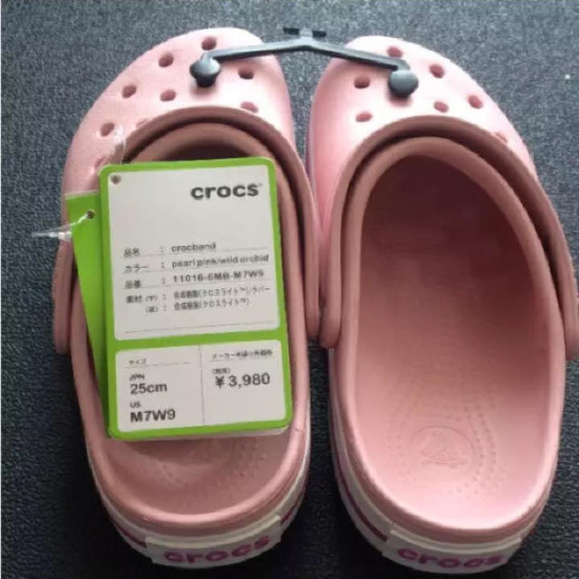 crocs(クロックス)のクロックス ピンク ２５センチ  新品 レディースの靴/シューズ(サンダル)の商品写真