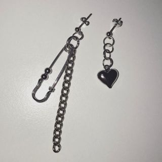 ❤︎ハート アシンメトリー ピアス❤︎(ピアス)