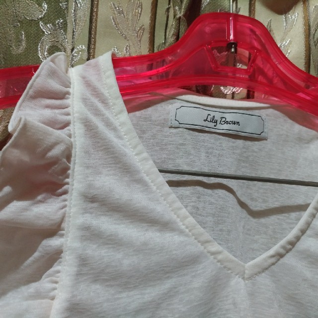 Lily Brown(リリーブラウン)の新品未使用品　リリーブラウン　カットソー レディースのトップス(Tシャツ(半袖/袖なし))の商品写真