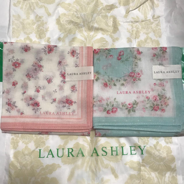 LAURA ASHLEY(ローラアシュレイ)のらこりんさま専用 ローラアシュレイ ガーゼハンカチ オレンジ系ブルー系 レディースのファッション小物(ハンカチ)の商品写真