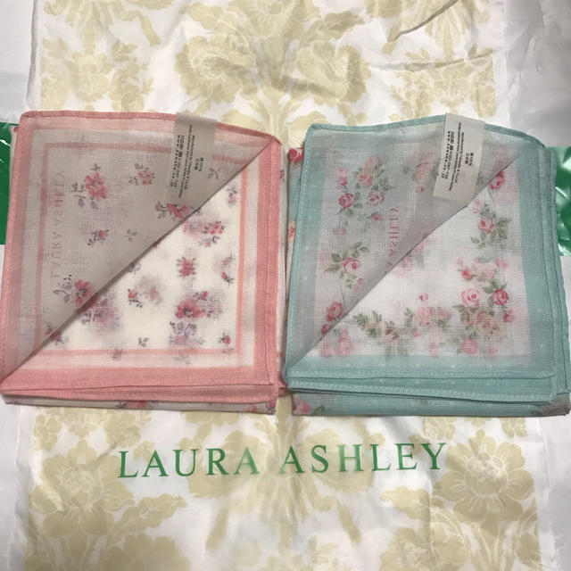 LAURA ASHLEY(ローラアシュレイ)のらこりんさま専用 ローラアシュレイ ガーゼハンカチ オレンジ系ブルー系 レディースのファッション小物(ハンカチ)の商品写真