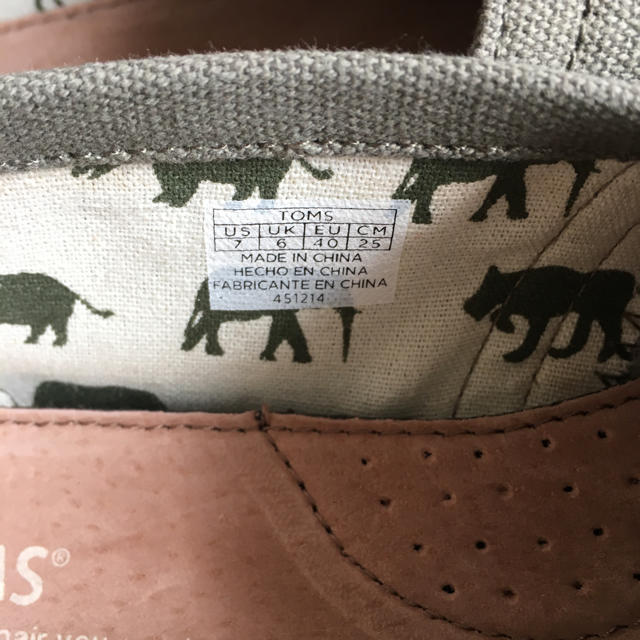 TOMS(トムズ)の新品未使用！TOMS、Classics トモズクラシック オリーブキャンパス7 メンズの靴/シューズ(スリッポン/モカシン)の商品写真