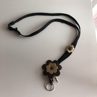 フェリシモ(FELISSIMO)の花モチーフのネックホルダー フェリシモ(その他)