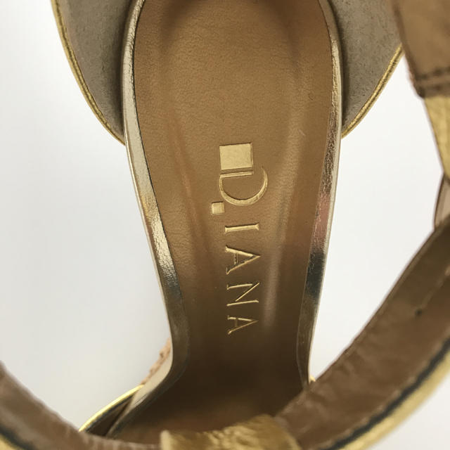 DIANA(ダイアナ)のDIANA👠アンクルストラップ ゴールドサンダル レディースの靴/シューズ(サンダル)の商品写真