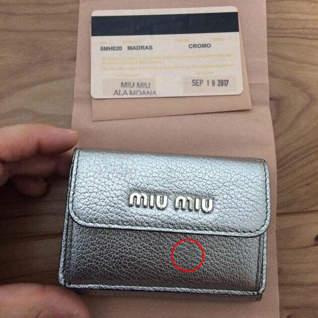 miumiu(ミュウミュウ)のミュウミュウ ミニ財布 コンパクト財布 メンズのファッション小物(折り財布)の商品写真