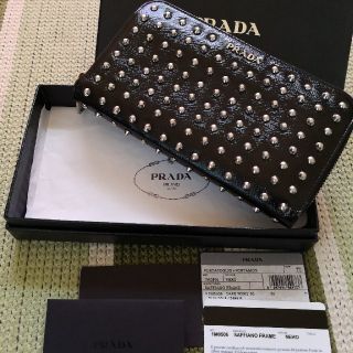 正規品高品質】 PRADA - PRADAスタッズ長財布の通販 by room11 ...