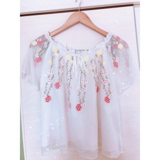 ウィルセレクション(WILLSELECTION)の新品未使用♡美品♡ 刺繍オフショルブラウス WILLSELECTION(シャツ/ブラウス(半袖/袖なし))