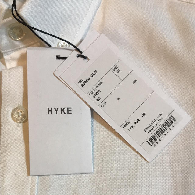 HYKE(ハイク)のHYKE新品！B.D.半袖シャツ取り外しパーツ2way白 レディースのトップス(シャツ/ブラウス(半袖/袖なし))の商品写真