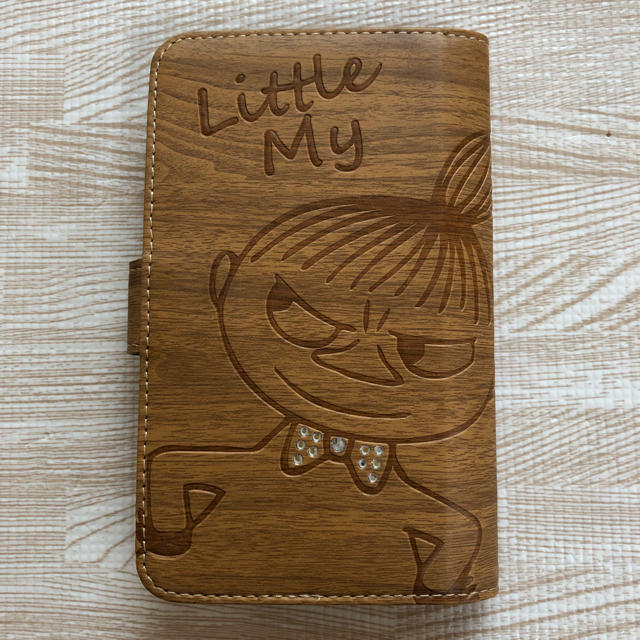 Little Me(リトルミー)のリトルミィ❤️木目調手帳型スマホケース ムーミン スマホ/家電/カメラのスマホアクセサリー(モバイルケース/カバー)の商品写真