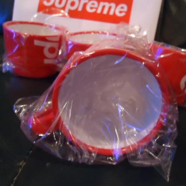 Supreme(シュプリーム)の送料込シュプリームロゴ入りカップ4点セット18SSupreme Cup set インテリア/住まい/日用品のキッチン/食器(グラス/カップ)の商品写真