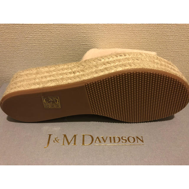 J&M DAVIDSON(ジェイアンドエムデヴィッドソン)の値下げ‼️ J&M DAVIDSON LEA HAIR-ONサンダル  レディースの靴/シューズ(サンダル)の商品写真