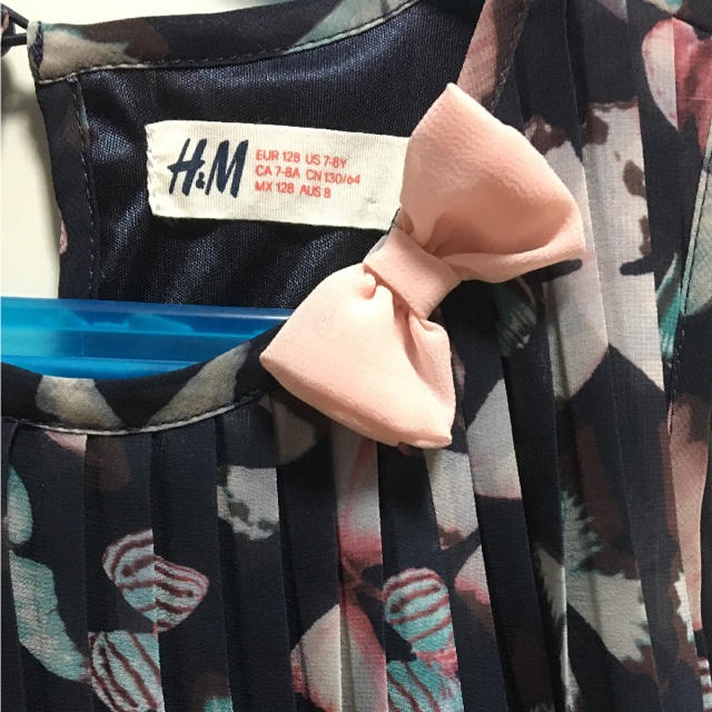 H&M(エイチアンドエム)のH &M kids バタフライワンピース キッズ/ベビー/マタニティのキッズ服女の子用(90cm~)(ワンピース)の商品写真