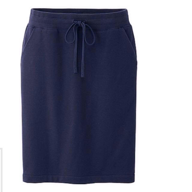UNIQLO(ユニクロ)のユニクロ🌸ボアスウェットスカート紺色 レディースのスカート(ひざ丈スカート)の商品写真