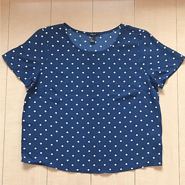 FOREVER 21(フォーエバートゥエンティーワン)のFOREVER21 ブラウス ドット レディースのトップス(シャツ/ブラウス(半袖/袖なし))の商品写真