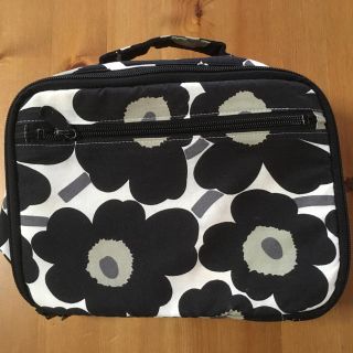 マリメッコ(marimekko)の☺︎専用 マリメッコ  ウニッコブラック おむつポーチ(ベビーおむつバッグ)