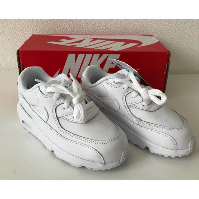 NIKE(ナイキ)の新品NIKE ナイキキッズスニーカー 16センチ キッズ/ベビー/マタニティのキッズ靴/シューズ(15cm~)(スニーカー)の商品写真