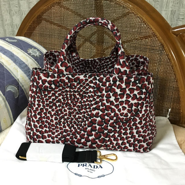 PRADA(プラダ)のプラダ／カナパレアモデル！レギュラーサイズ新品超美品！ レディースのバッグ(トートバッグ)の商品写真