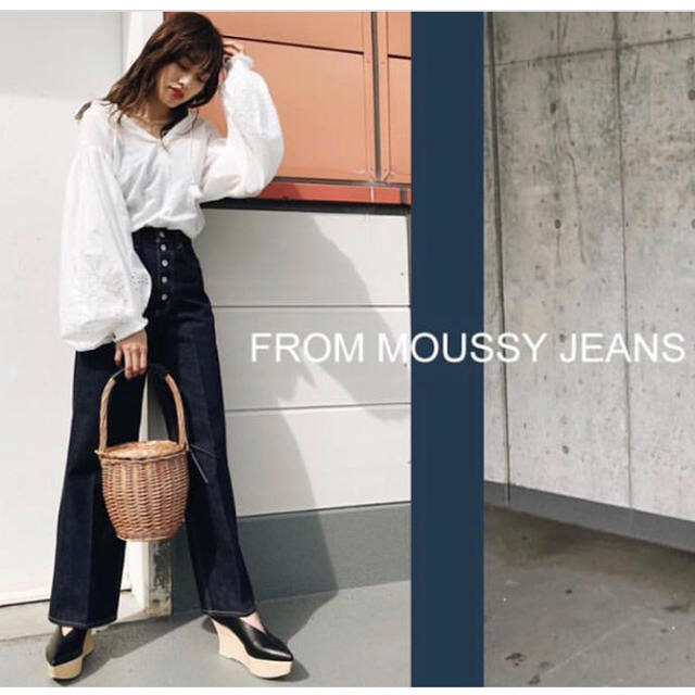 moussy(マウジー)のmoussy FRONT BUTTON STRAIGHT レディースのパンツ(デニム/ジーンズ)の商品写真