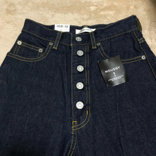 moussy(マウジー)のmoussy FRONT BUTTON STRAIGHT レディースのパンツ(デニム/ジーンズ)の商品写真