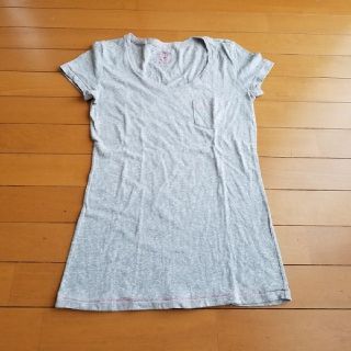 ヴィクトリアズシークレット(Victoria's Secret)のＶＩＣＴＯＲＩＡ‘Ｓ　ＳＥＣＲＥＴ　Ｖネックカットソー　グレー(カットソー(半袖/袖なし))