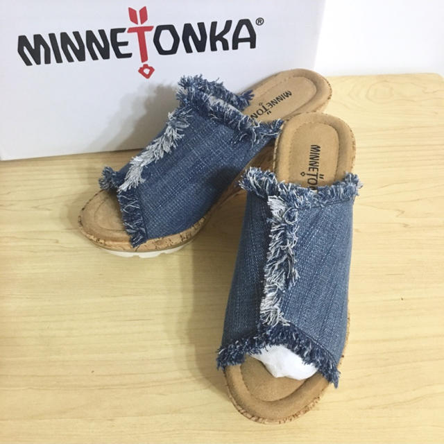 Minnetonka(ミネトンカ)の本日限定価格♡新品✳︎ミネトンカデニムサンダル/ blue★送料込 レディースの靴/シューズ(サンダル)の商品写真