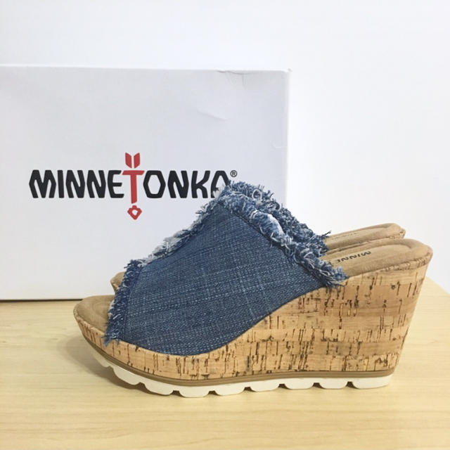 Minnetonka(ミネトンカ)の本日限定価格♡新品✳︎ミネトンカデニムサンダル/ blue★送料込 レディースの靴/シューズ(サンダル)の商品写真