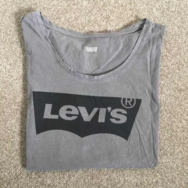 Levi's(リーバイス)のchami様専用☆在庫処分 SALE⚠️Levi's ロゴTシャツ グレー レディースのトップス(Tシャツ(半袖/袖なし))の商品写真