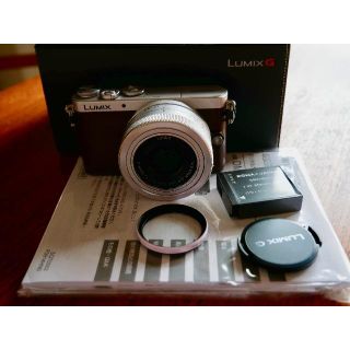 パナソニック(Panasonic)のLUMIX DMC GM1SK-Tレンズキット（ブラウン）おまけあり(ミラーレス一眼)
