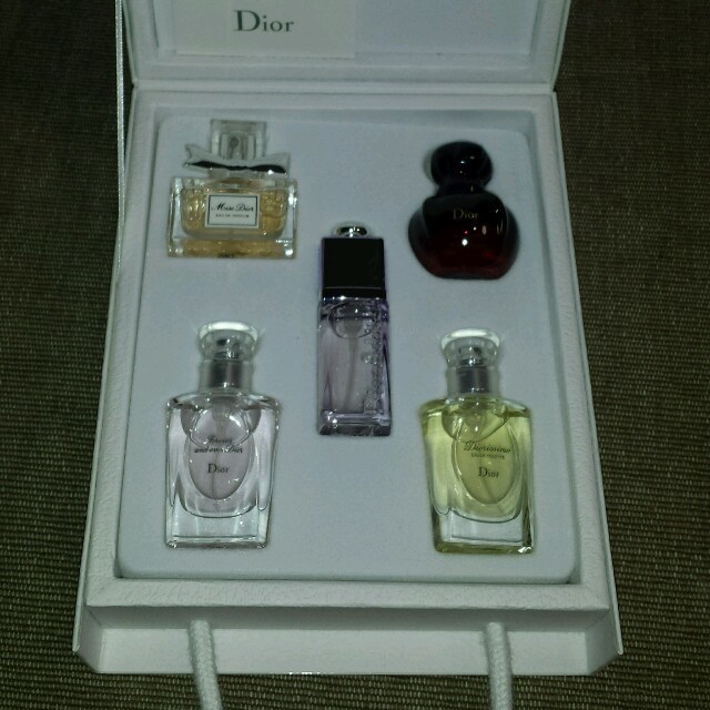 Dior - Diorのミニ香水5本セットの通販 by にゃんこ|ディオールならラクマ
