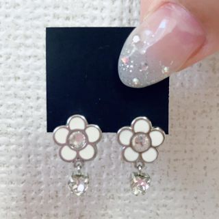 マリークワント(MARY QUANT)のMARY QUANT フラワーモチーフピアス(ピアス)