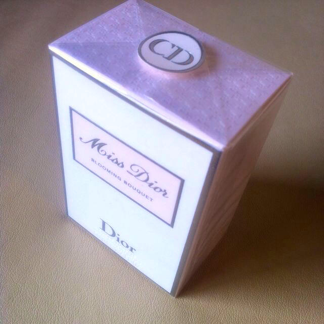 Dior(ディオール)のDior香水✫ﾟ*新品未使用✫ﾟ袋入り✨ コスメ/美容の香水(香水(女性用))の商品写真
