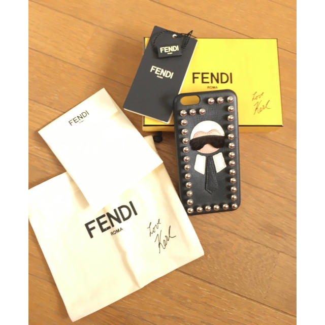 FENDI(フェンディ)のFENDI カール携帯ケース レディースのレディース その他(その他)の商品写真