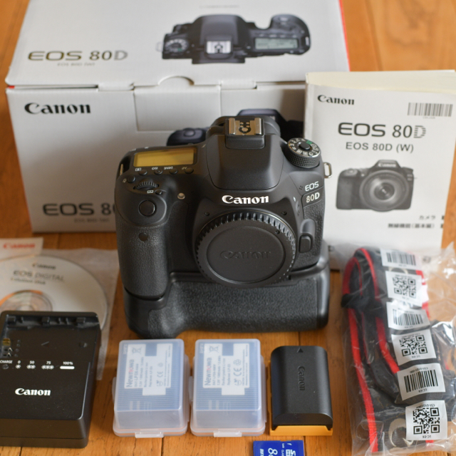 オンライン限定商品】 Canon 80D CANON パンダ！新品同様・バッテリー