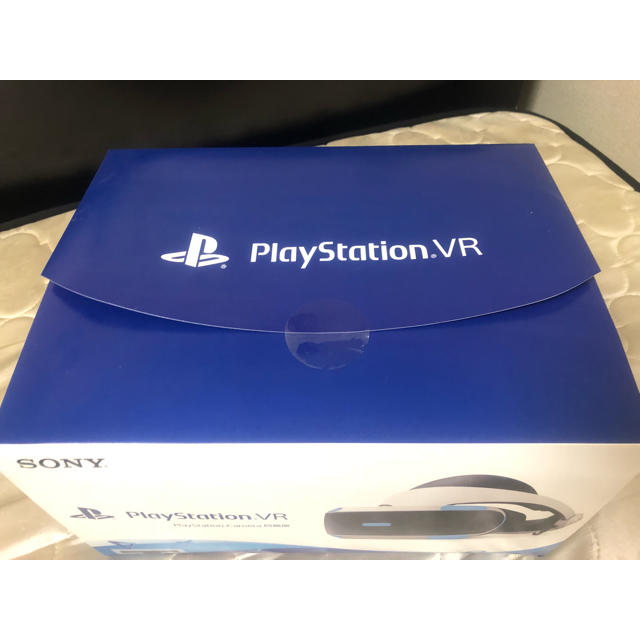 PlayStation VR(プレイステーションヴィーアール)の【送料無料】最新型 プレイステーションVR camera同梱版 エンタメ/ホビーのゲームソフト/ゲーム機本体(家庭用ゲーム機本体)の商品写真