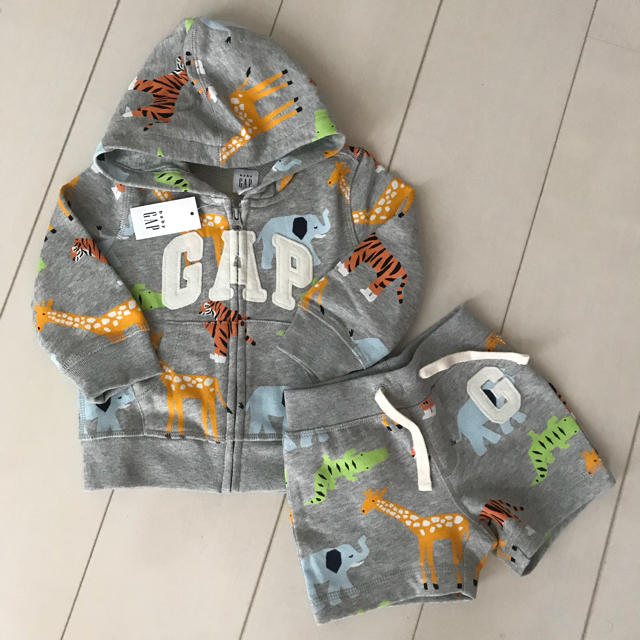 babyGAP(ベビーギャップ)の新品★プリントロゴ フード付きスウェットシャツ+パンツ上下セット キッズ/ベビー/マタニティのベビー服(~85cm)(その他)の商品写真