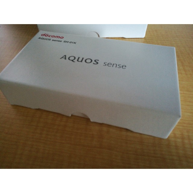 【未使用】 docomo AQUOS sense SH-01K SIMフリースマートフォン本体