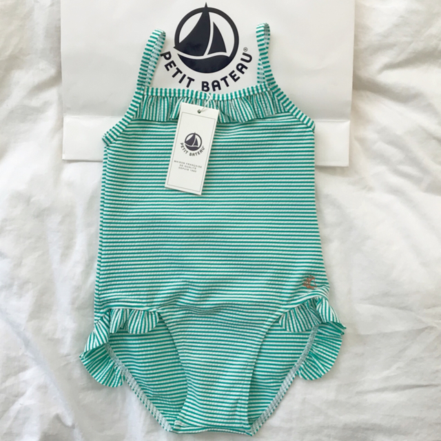 PETIT BATEAU(プチバトー)の《新品・タグ付き》プチバトー シアサッカーワンピース水着 36m95cmグリーン キッズ/ベビー/マタニティのキッズ服女の子用(90cm~)(水着)の商品写真