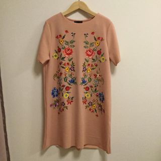 ザラ(ZARA)のZARA 刺繍 プリントワンピース ピンク(ミニワンピース)