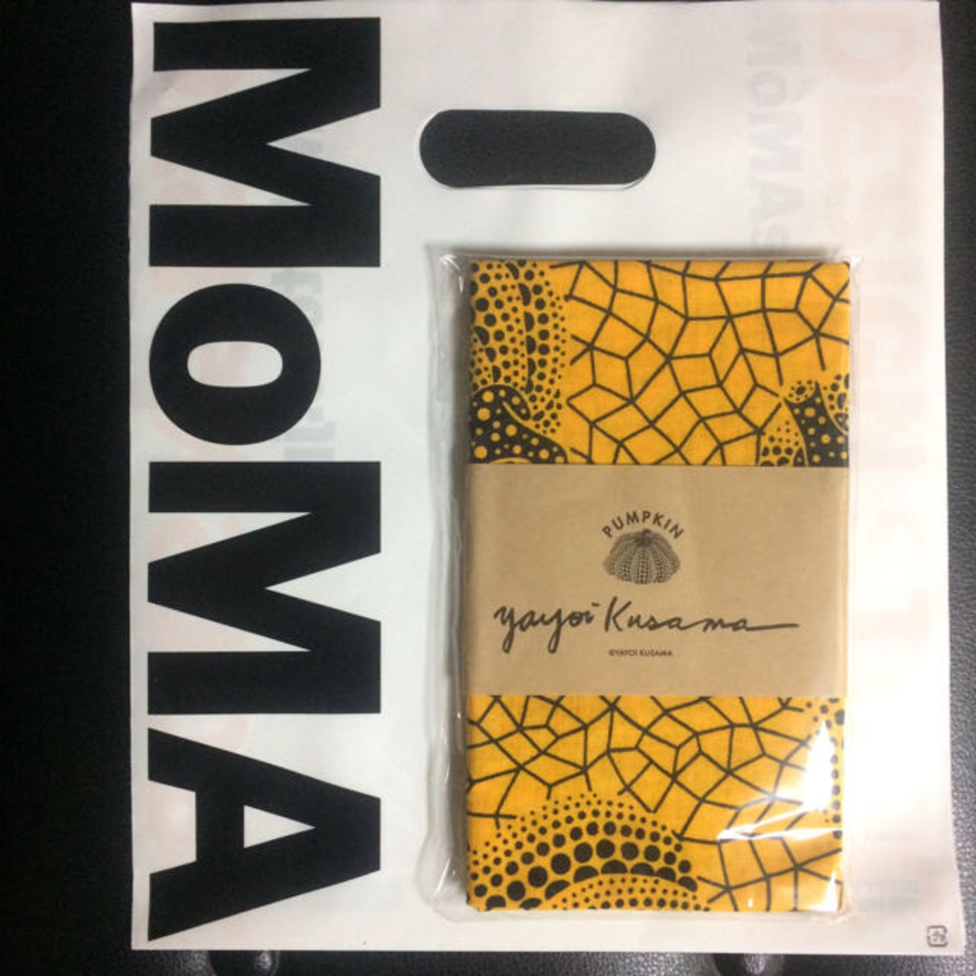 MOMA(モマ)の【新品未開封】草間彌生💛かぼちゃ 手ぬぐい タペストリー イエロー インテリア/住まい/日用品のインテリア/住まい/日用品 その他(その他)の商品写真