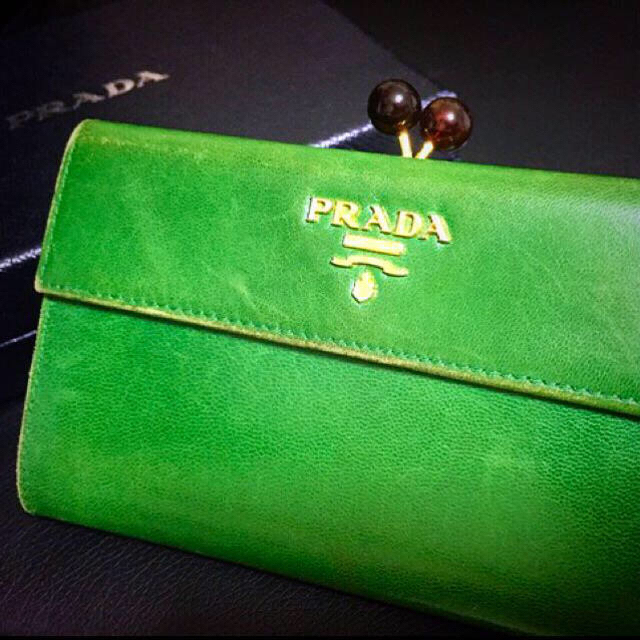 PRADA(プラダ)のPRADA 3つ折りがま口財布 レディースのファッション小物(財布)の商品写真
